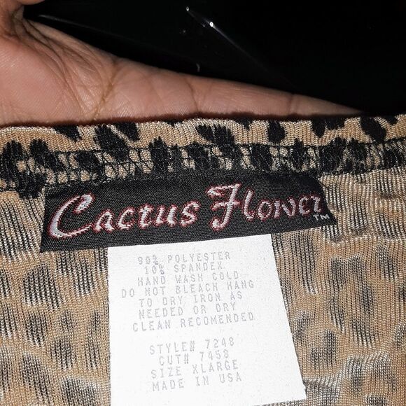 3/$20 Sale Cactus Flower  Sleeveless Top - Picture 3 of 5